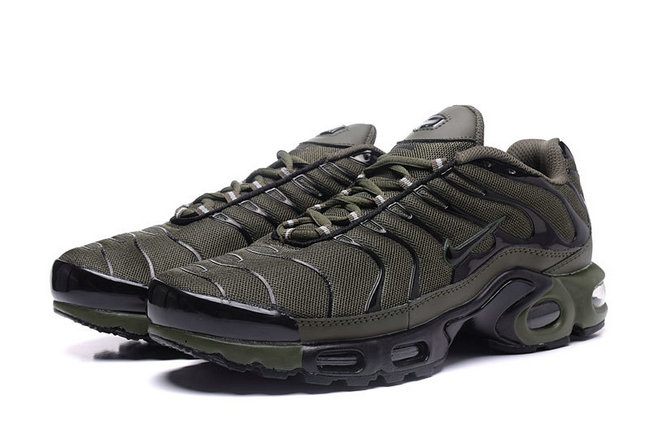 basket nike air max tn plus fusible armee verte